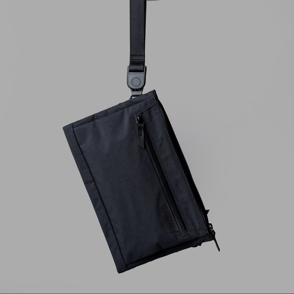 ALPAKA（アルパカ）　ZIP POUCH MAX V2