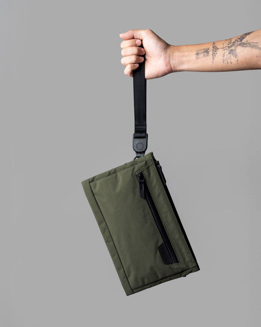 ALPAKA（アルパカ）　ZIP POUCH MAX V2