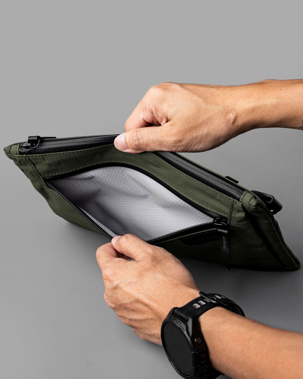ALPAKA（アルパカ）　ZIP POUCH MAX V2