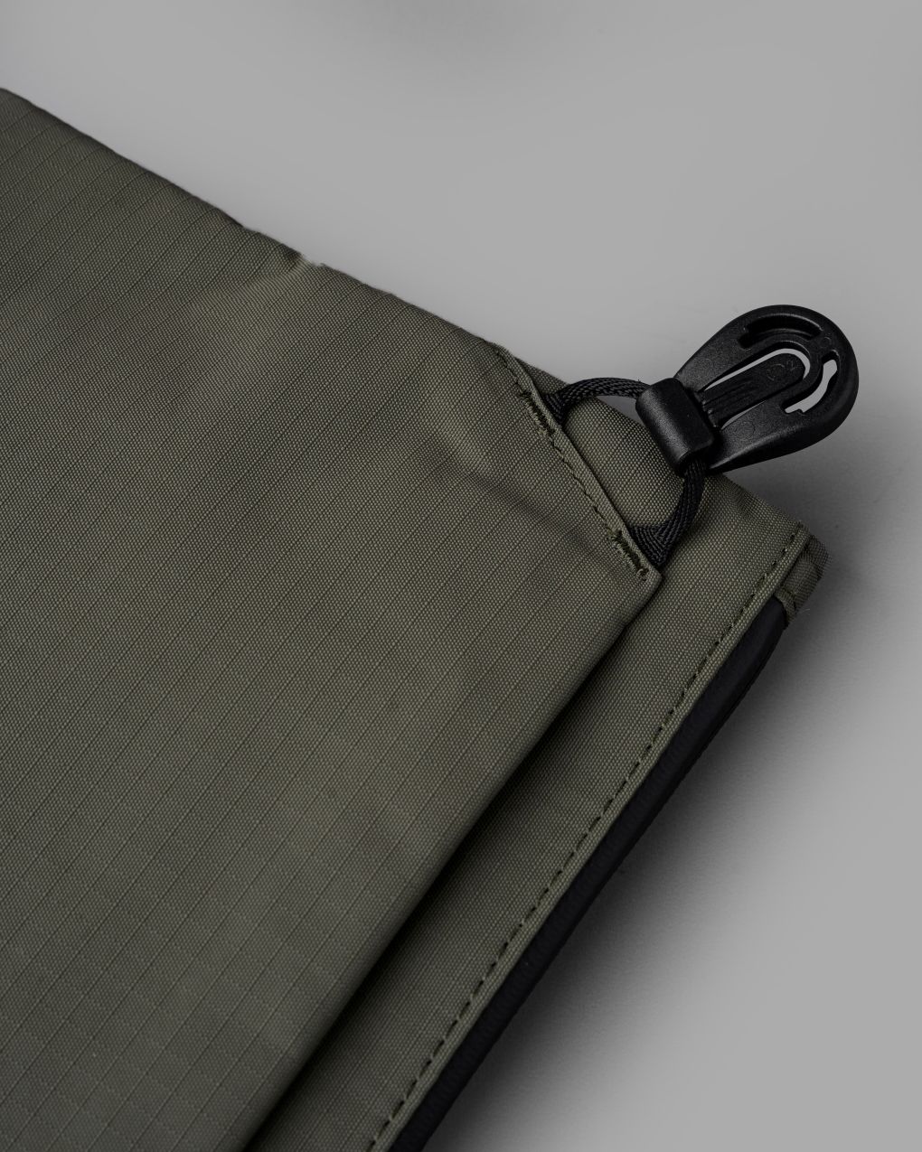 ALPAKA（アルパカ）　ZIP POUCH MAX V2
