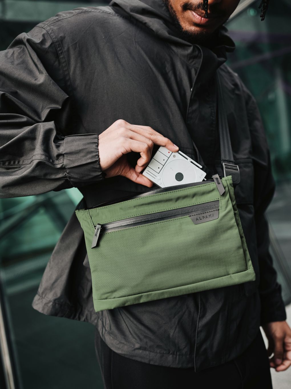 ALPAKA（アルパカ）　ZIP POUCH MAX V2